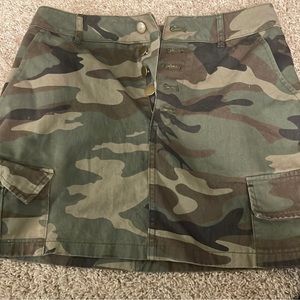 💚🤎Forever 21 Camo Skirt with pockets